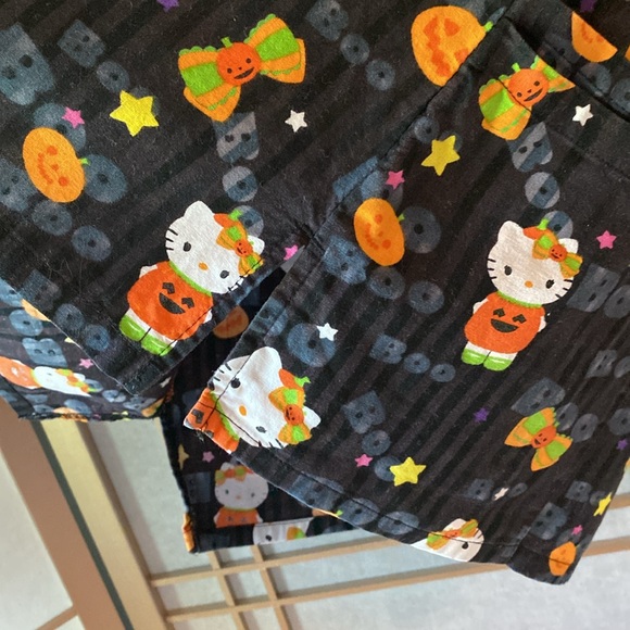 Hello Kitty by Sanrio scrub top, Halloween scrub top, women’s size medium - Picture 8 of 10